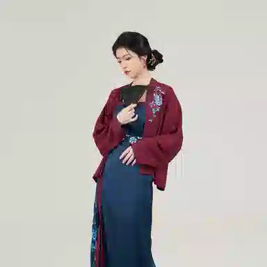 衔长月织造司原创宋制汉服新中式刺绣飞机袖外套抹胸吊带改良旋裙