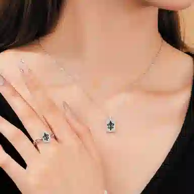 S925