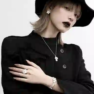 SUMIYAKI Sakura Zirconia Necklace