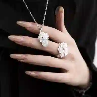 SUMIYAKI Sakura Zirconia Necklace