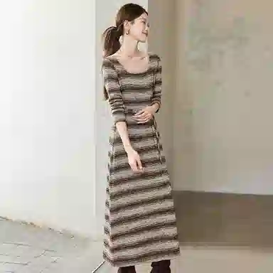 潞优野 波西米亚风复古撞色渐变条纹针织新派长袖连衣裙 女款