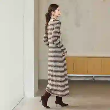 潞优野 波西米亚风复古撞色渐变条纹针织新派长袖连衣裙 女款