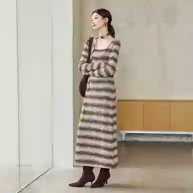 潞优野 波西米亚风复古撞色渐变条纹针织新派长袖连衣裙 女款