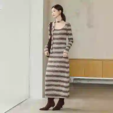 潞优野 波西米亚风复古撞色渐变条纹针织新派长袖连衣裙 女款