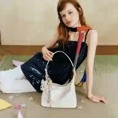 TOUTOU Crayon Dog Shoulder Bag Cream White