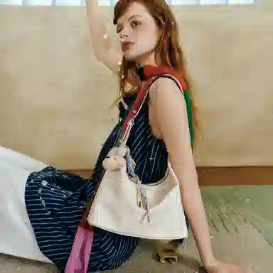 TOUTOU Crayon Dog Shoulder Bag Cream White