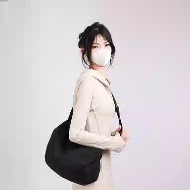 冰淇淋与鲸 纯色连帽收腰针织长袖连衣裙