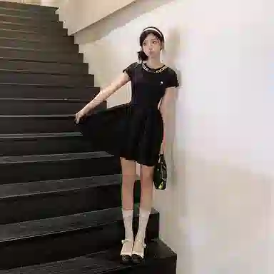 花铃太太 圆领修身中长款短袖连衣裙 女款