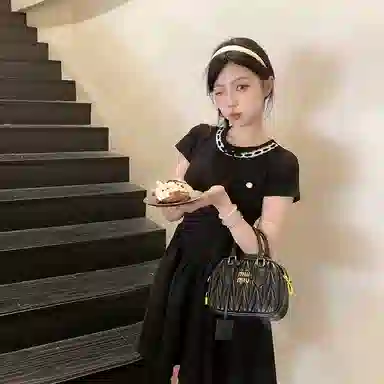 花铃太太 圆领修身中长款短袖连衣裙 女款