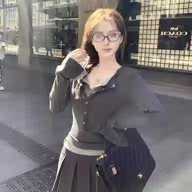 MUCCHIC T