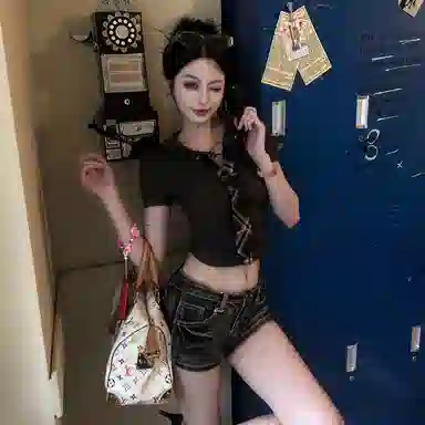 MUCCHIC T