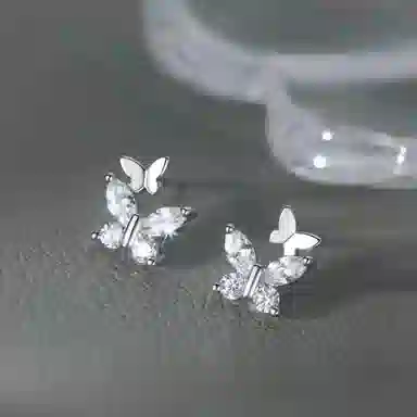925