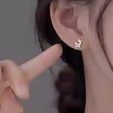 925