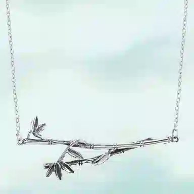 925