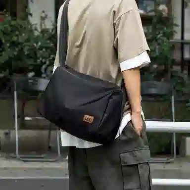 Lee Crossbody Bag