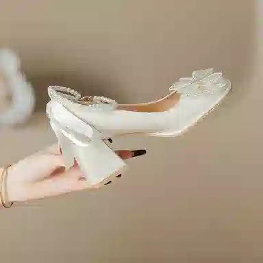 Shiwuxiang Champagne Heels