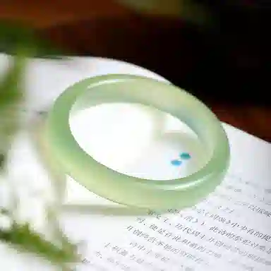 梨云暮雪 贵妃镯   新中式 国风国潮   四大名玉 岫玉（蛇纹石玉） 手镯 女款