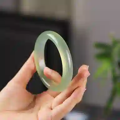 梨云暮雪 贵妃镯   新中式 国风国潮   四大名玉 岫玉（蛇纹石玉） 手镯 女款