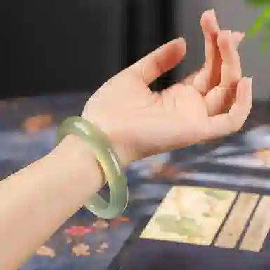 梨云暮雪 贵妃镯   新中式 国风国潮   四大名玉 岫玉（蛇纹石玉） 手镯 女款