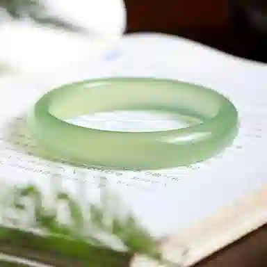 梨云暮雪 贵妃镯   新中式 国风国潮   四大名玉 岫玉（蛇纹石玉） 手镯 女款