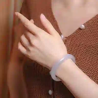 梨云暮雪 白月光荔枝冻玉镯 贵妃镯 古香古色 起胶起荧光 新中式 国风国潮 通透 玛瑙 手镯 女款