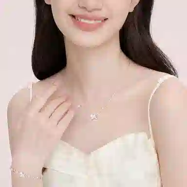 925