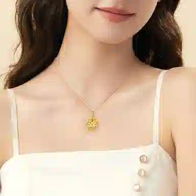 925