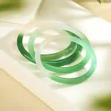 梦金园 细圆条青绿色清新淡雅叮当镯 冰透半山半水新中式国潮风  玛瑙 手镯 女款