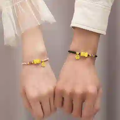 银千惠 貔貅编织手绳 新中式招财貔貅转运珠甜蜜一对国潮风吞金兽本命年红绳平安福字牌手饰 玛瑙 手链 男女同款情侣款 礼盒装