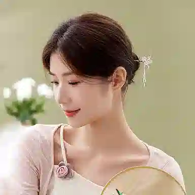 银千惠 梅花发簪 新中式小众设计中国风古风国潮盘发汉服流苏步摇发钗簪子头饰 发簪 女款 银色 礼盒装 礼物