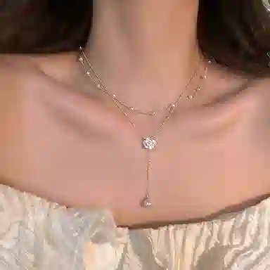 925