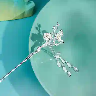 银千惠 梅花发簪 新中式小众设计中国风古风国潮盘发汉服流苏步摇发钗簪子头饰 发簪 女款 银色 礼盒装 礼物