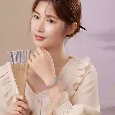 银千惠 新中式清冷感冰透荔枝冻白月光美人条镯子国潮平安古风汉服旗袍贵妃镯 高级渐变国风复古叠戴叮当镯 玉髓 玉石手镯 女款