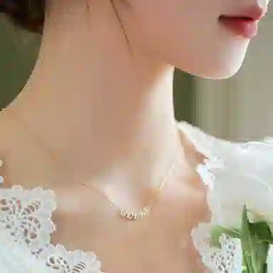 925