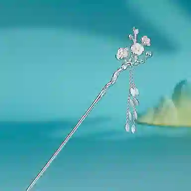 银千惠 梅花发簪 新中式小众设计中国风古风国潮盘发汉服流苏步摇发钗簪子头饰 发簪 女款 银色 礼盒装 礼物