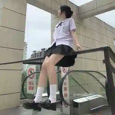 东鲸岁时记 泰式校服毕业季夏日多巴胺一整套松弛感穿搭学院风套装纯色字母刺绣设计短袖衬衫舒适透气百褶半身裙制服 女款 礼盒装