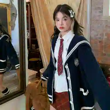 东鲸岁时记 学院风高级感拼色海军领宽松上衣包臀宽松经典格纹半裙搭配一整套裙装套装 秋冬季 女款 礼盒装 藏青色+红色