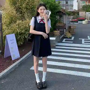 东鲸岁时记 学院风纯色尖领短袖衬衫背带裙制服 女款 礼盒装