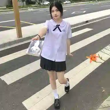 东鲸岁时记 泰式校服毕业季夏日多巴胺一整套松弛感穿搭学院风套装纯色字母刺绣设计短袖衬衫舒适透气百褶半身裙制服 女款 礼盒装