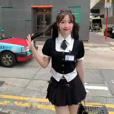 东鲸岁时记 学院风拼色假两件短袖衬衫百褶裙制服 女款 礼盒装