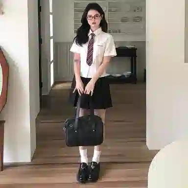 东鲸岁时记 学院风收腰显瘦短袖衬衫刺绣妍恩女子制服 女款 礼盒装 白色