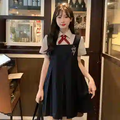 东鲸岁时记 学院风纯色尖领短袖衬衫背带裙制服 女款 礼盒装