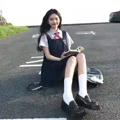 东鲸岁时记 学院风纯色尖领短袖衬衫背带裙制服 女款 礼盒装