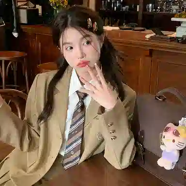 东鲸岁时记 港风高级感美拉德色系上衣外套学院风松弛感休闲简约西装 春秋季 女款 礼盒装 卡其色