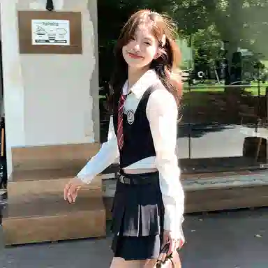 东鲸岁时记 学院风修身辣妹收腰假两件上衣学姐感文艺风纯色百褶半裙制服 春秋季 女款 礼盒装 黑色+白色