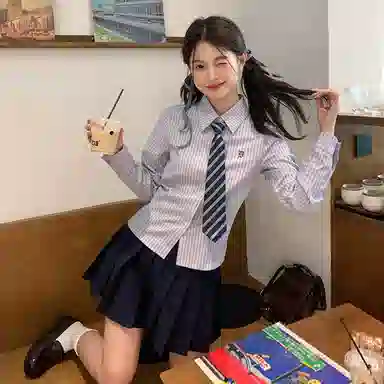 东鲸岁时记 温柔风高级感翻领短款条纹长袖上衣纯色中腰修身短裙搭配一整套制服 春秋季 女款 礼盒装 雾霾蓝