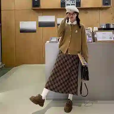 东鲸岁时记 慵懒学院风针织开衫毛衣长袖高级感时尚衬衫舒适纯色格纹长裙裙装套装 女款 古铜色+棕色