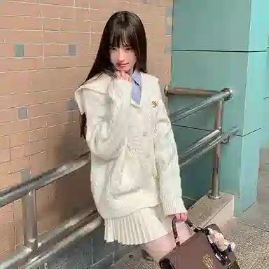 东鲸岁时记 学院风千金风百褶裙伯克利半裙休闲短裙 女款 礼盒装 米白色