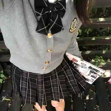 东鲸岁时记 学院风徽章毛衣收腰修身伯克利半身裙套装制服 女款