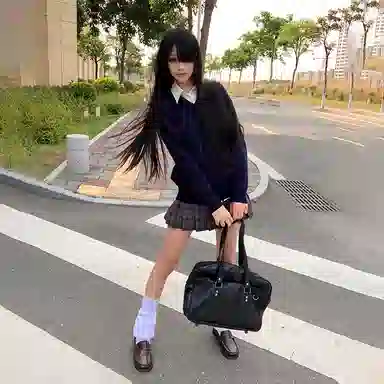 东鲸岁时记 学院风纯色套头休闲舒适百搭毛衣 女款 深海鲸